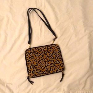 iPad case zippered with shoulder strap